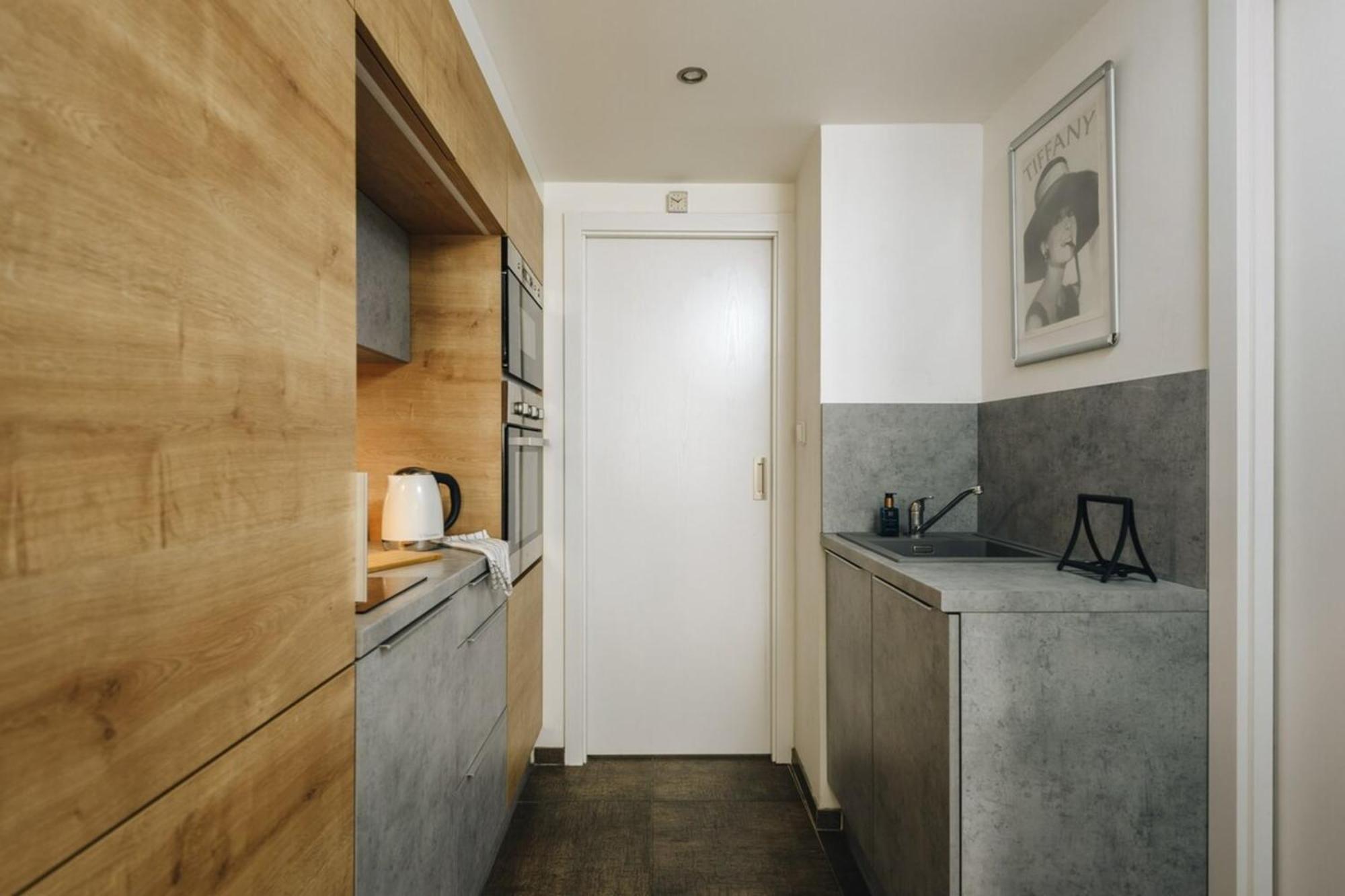 Cozy & Comfortable Apt Walking Anywhere You Want Sen Praga Esterno foto
