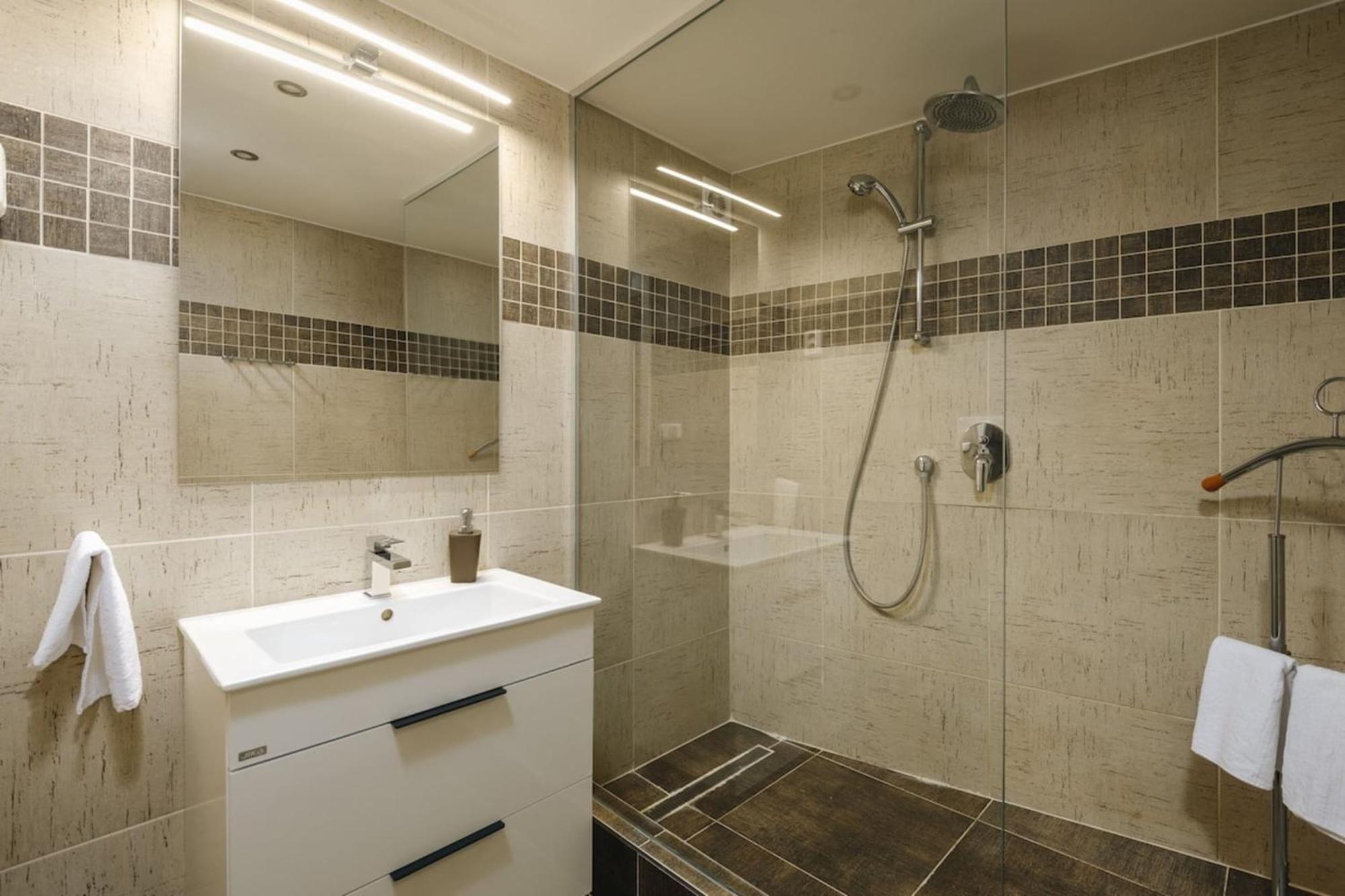 Cozy & Comfortable Apt Walking Anywhere You Want Sen Praga Esterno foto