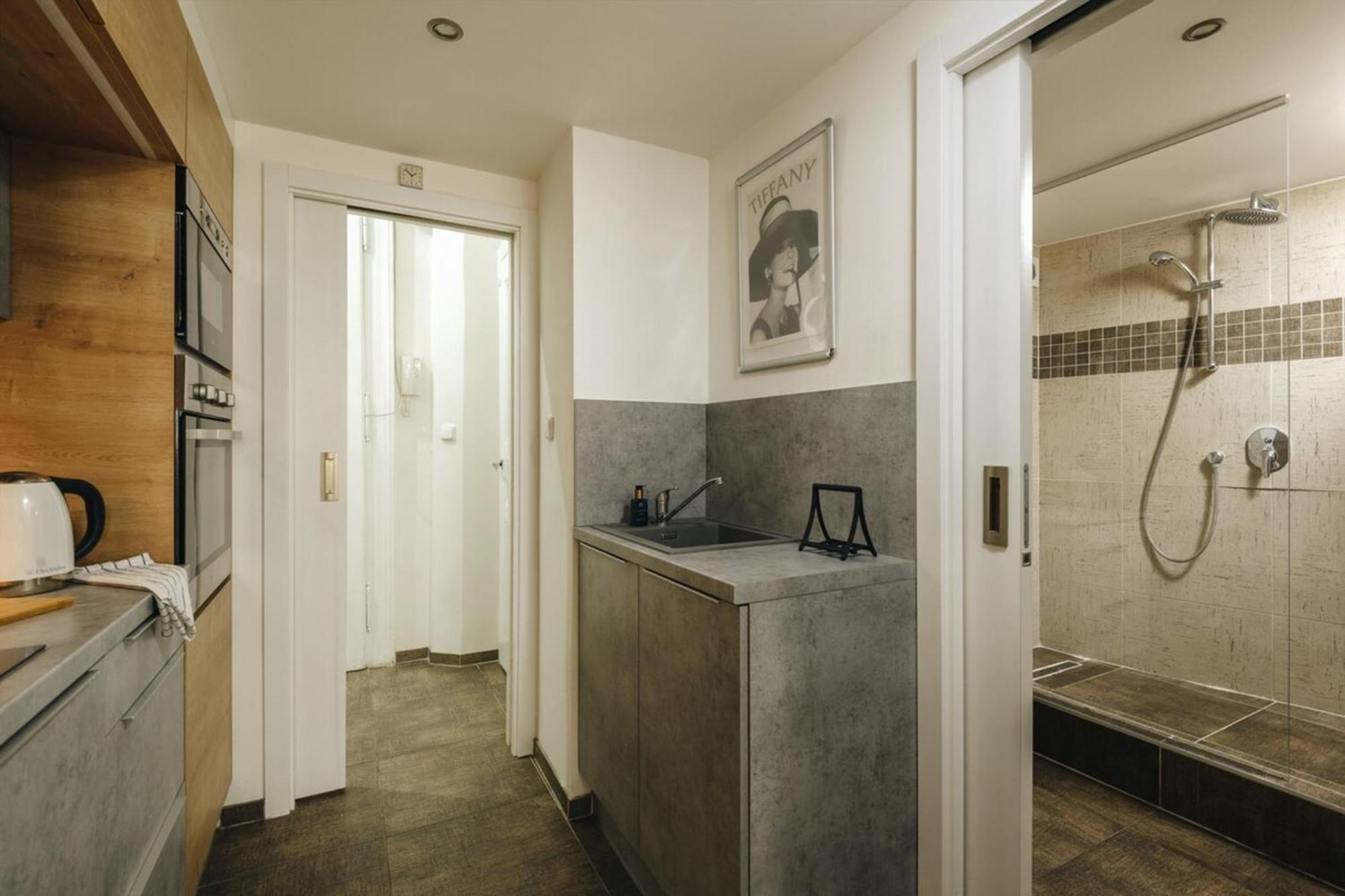 Cozy & Comfortable Apt Walking Anywhere You Want Sen Praga Esterno foto